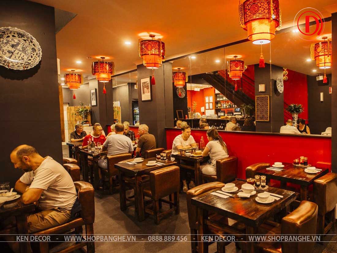 Với kiểu dáng bàn ghế Trung Hoa đẹp mắt, nhà hàng của bạn sẽ trở nên đặc biệt hơn bao giờ hết. Phong cách Trung Hoa mang đến cho không gian nhà hàng vẻ đẹp truyền thống cùng nét hiện đại. Bởi vậy, bạn không nên bỏ qua sự lựa chọn này.