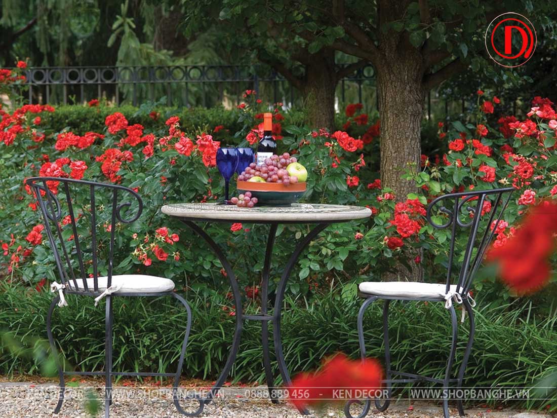 bàn ghế cafe sân vườn