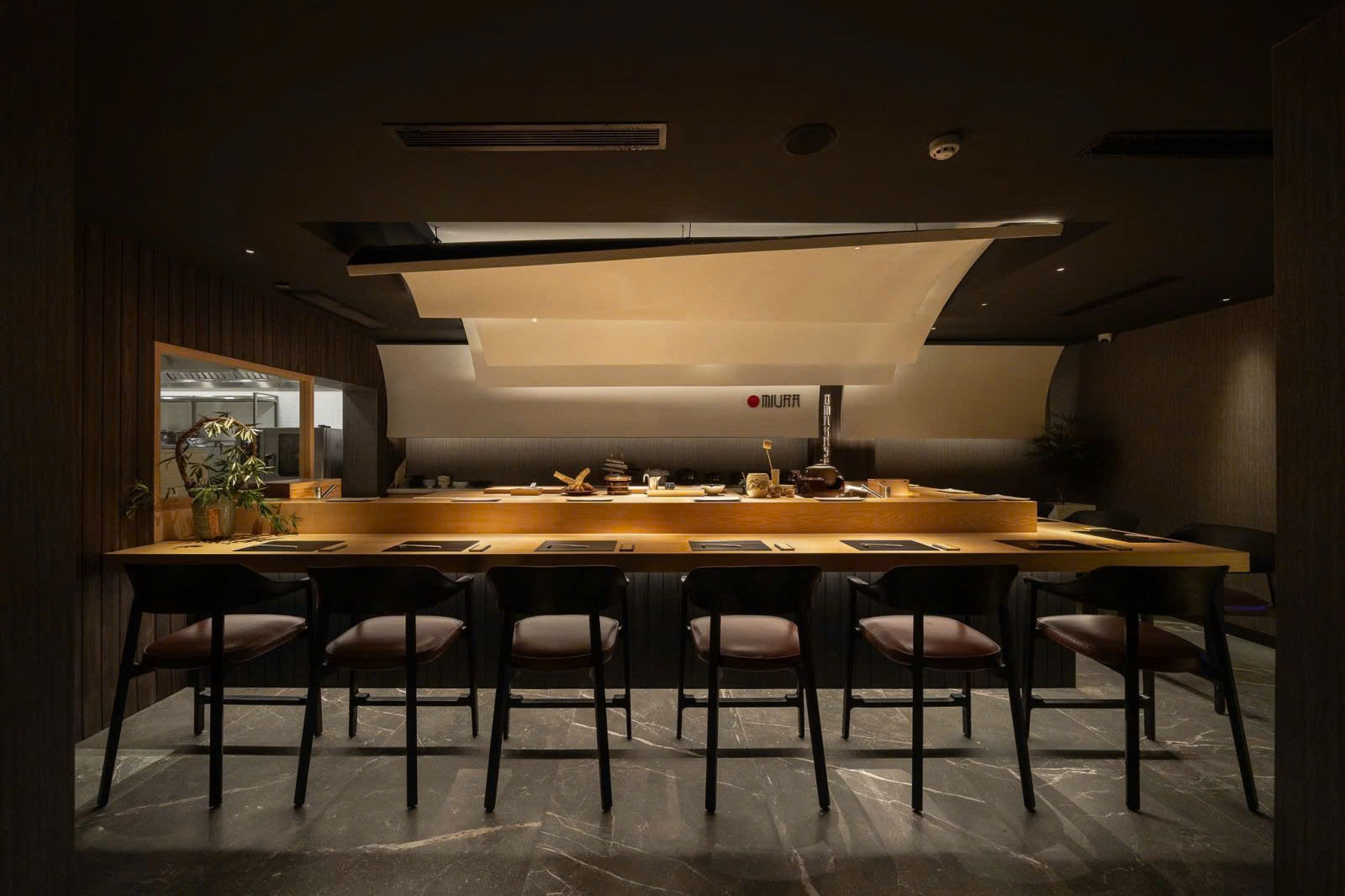 Bố trí nội thất nhà hàng minimal luxury